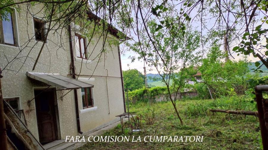CASA CU TEREN 1730 MP UTILITATI RACORDATE