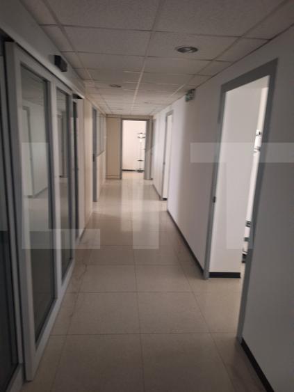 Clădire de birouri / spații comerciale, 2165 mp, zona Lugoj
