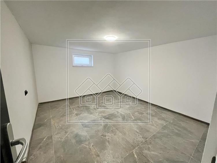 Casa individuala in Selimbar, 4 camere, garaj, curte libera 220 mp