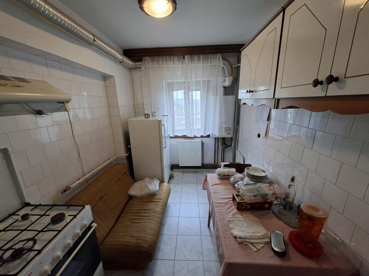 Apartament cu 3 camere decomandat, etajul  5/8, zona Garii