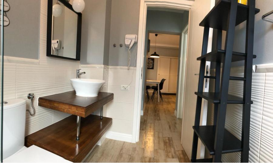 Vand apartament cu trei camere  bloc nou Aradului
