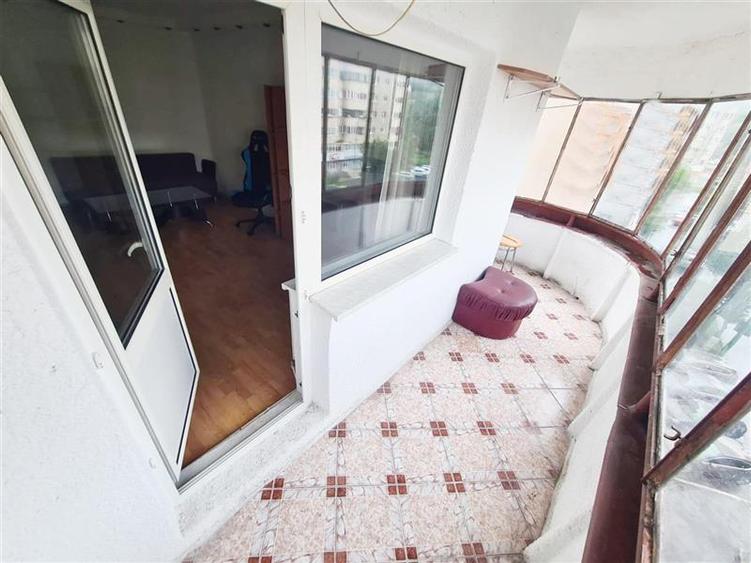 Apartament 2 camere decomandat, etaj intermediar Centrul Civic- str. Toamnei