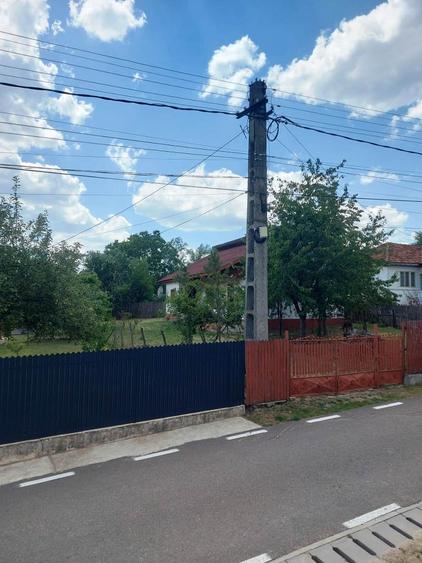 Casă din cărămidă, construită 2007, în zonă de deal foarte frumoasă, la Pârscov