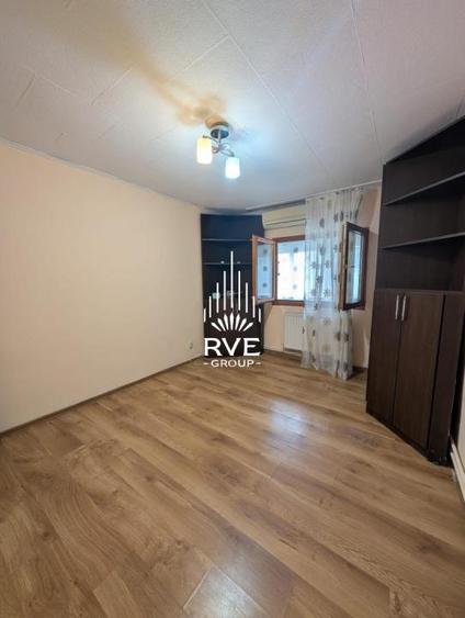 Gars (an 1981, centrala proprie, bloc 4 etaje)-300 m. metrou Lujerului