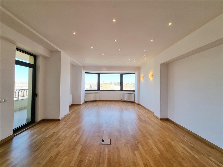 Unfurnished 3-Bedroom Apartment | Arch of Triumph - Kiseleff | Garage & Storage