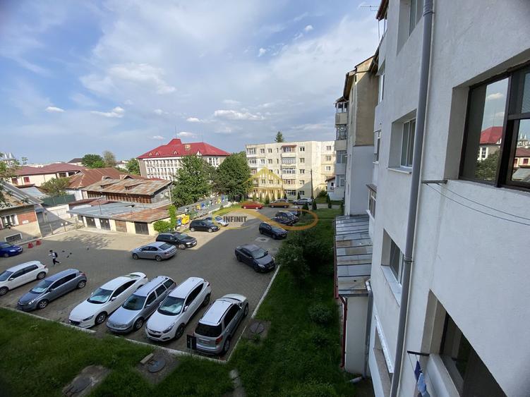 Ap. de vânzare 2 cam. decomandate Moinești-Bacău