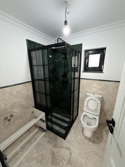 Casa noua cu etaj la cheie zona Scolii 11