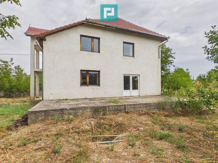 Casă nouă cu etaj, în localitatea Almaș, Arad