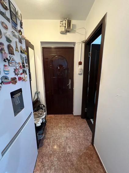 Apartament 2 camere Craiovita Noua, parter inalt cu balcon, centrala termica