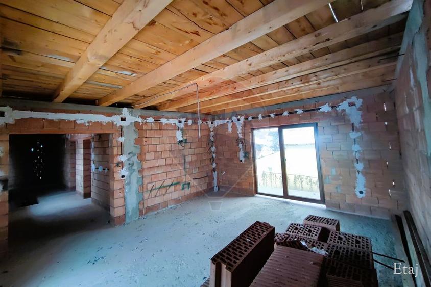 Casă/vilă spațioasă, centrală în Săliște, structură S+P+E+M