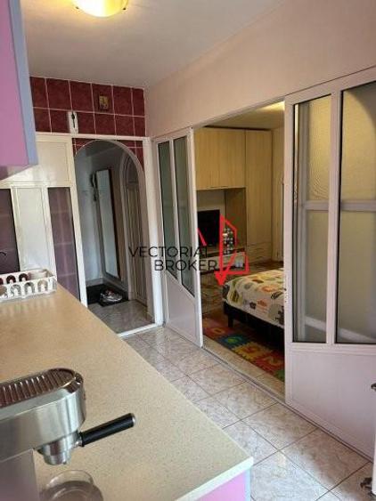 2 camere semidecomandate, et.7, 50mp, renovat, mobilat, Basarabia- Campia Libert
