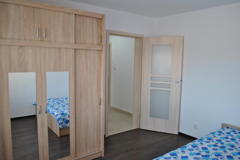 Apartament 2 camere decomandat, zona Dacia, gaze