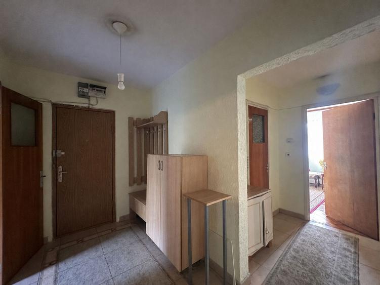 Apartament decomandat cu 3 camere și balcon | zona Brâncoveanu