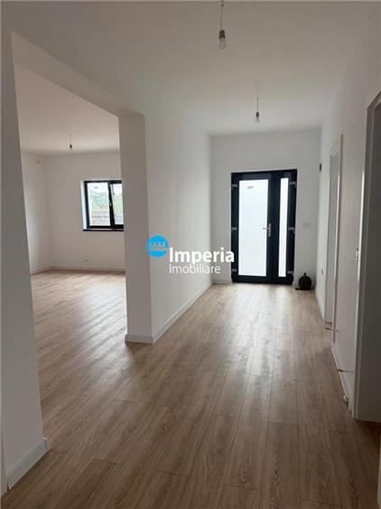 Casa 3 cam, 2 bai, Beci, canalizare, Ciurbesti Miroslava