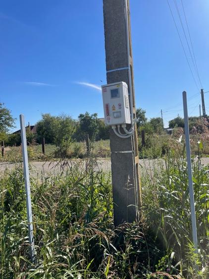Casă la roșu, curent electric lectric