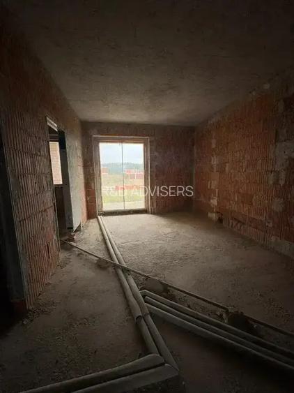 Casa 10 camere Nefinalizata 600 m Utili 2500 m Teren Padure 400 m - 18