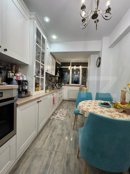 Apartament cu 3 camere, 97 mp, etaj intermediar, decomandat, zona Centrala