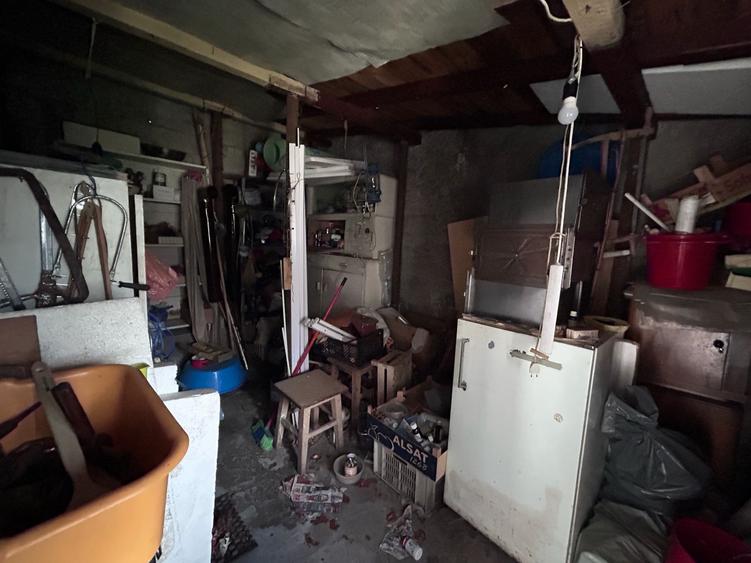 Casa 3 camere Zona Centrala, constructie caramida si boltari.