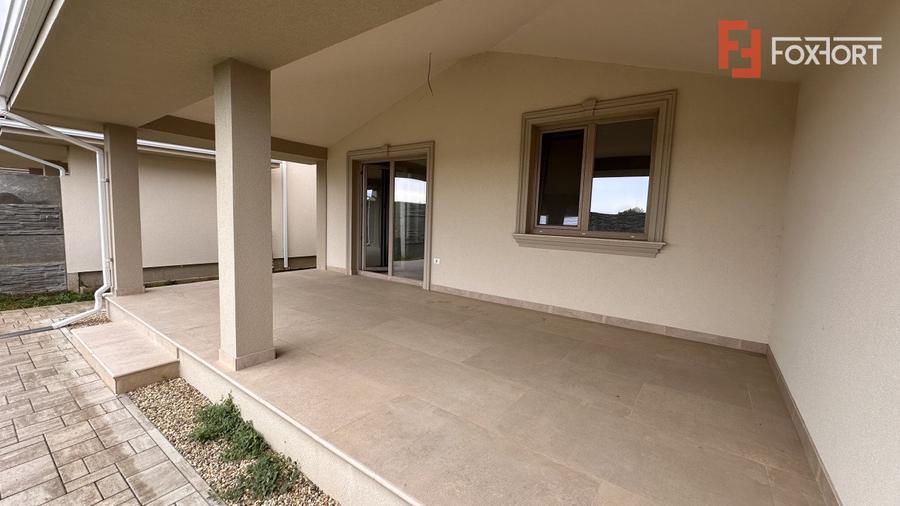 Duplex de vanzare cu 5 camere, despartit prin garaj, zona Giroc