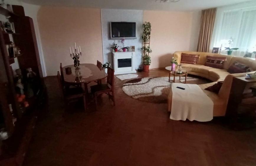 Vila D+P+E+M zona Hiperdia