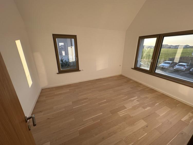 Casa cu 5 camere - Dumbarvita