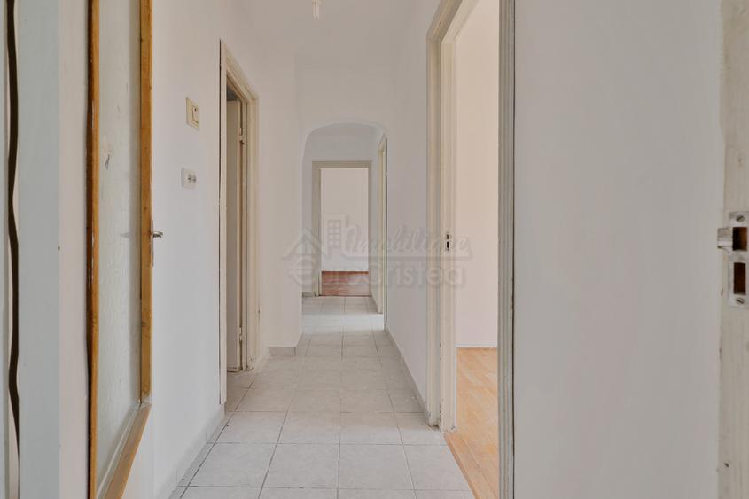Apartament cu 3 camere de vânzare în Mangalia, 600 m până la plajă .