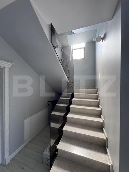 Casa de vanzare, 380 mp, zona Vest