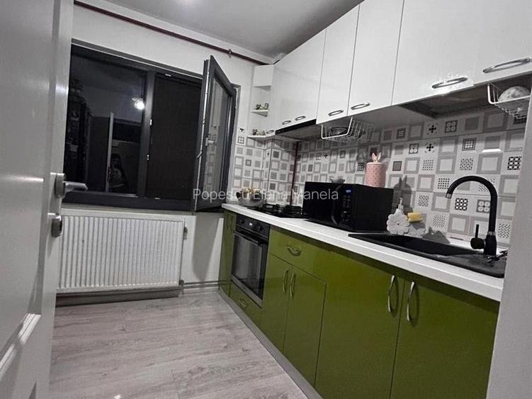 Vand apartament 3 camere, decomandat