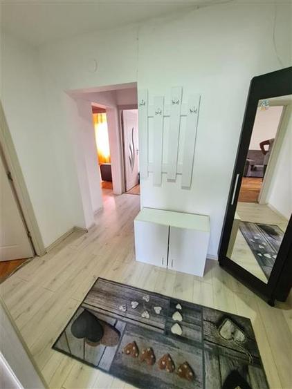 Apartament 3 camere decomandat, 2 bai, etaj intermediar Craiter