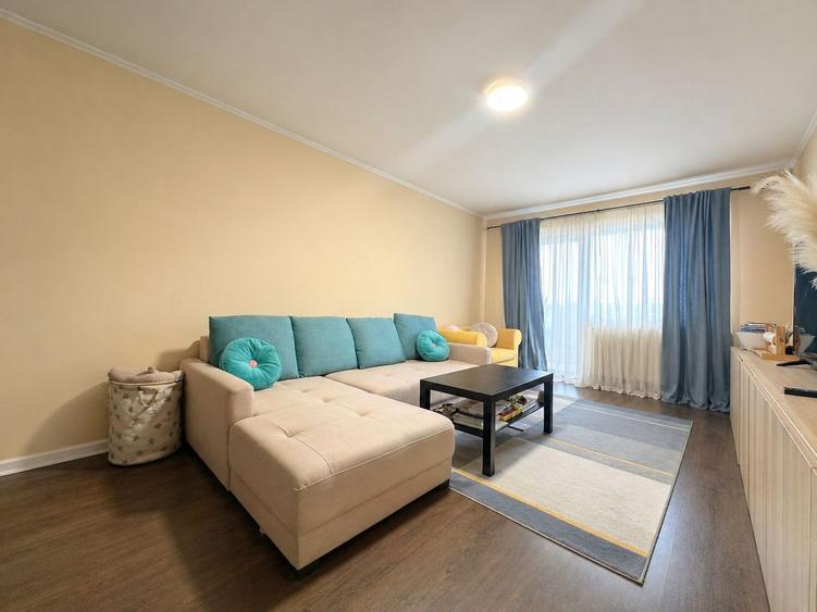 Apartament cu 3 camere de vânzare - zona Lipovei