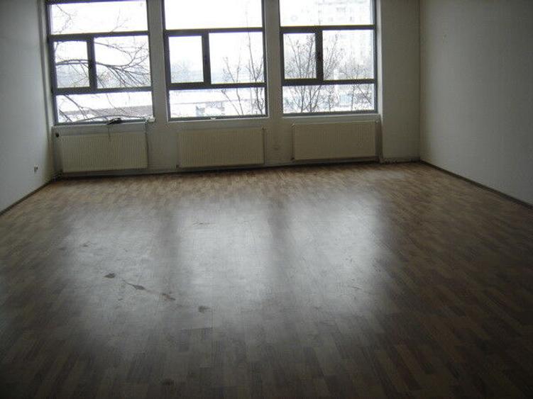 Spatii platforme betonate 1000 - 10000 mp zona Vitan