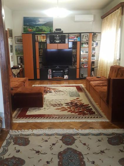 Vanzare vila zona Titulescu cu trei apartamente piscina garaj gradina foisor