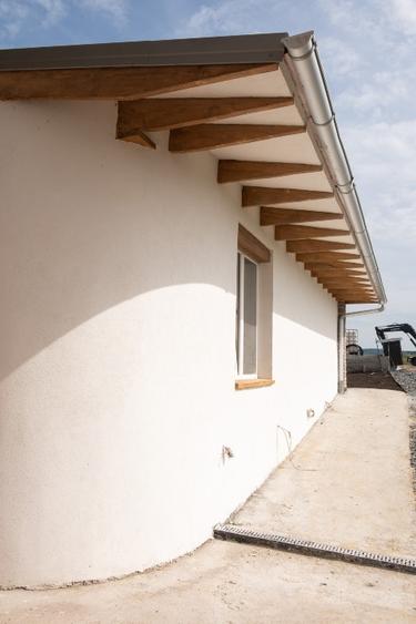 Casa semifinisata, cu totul diferita, in varf de deal, de vanzare