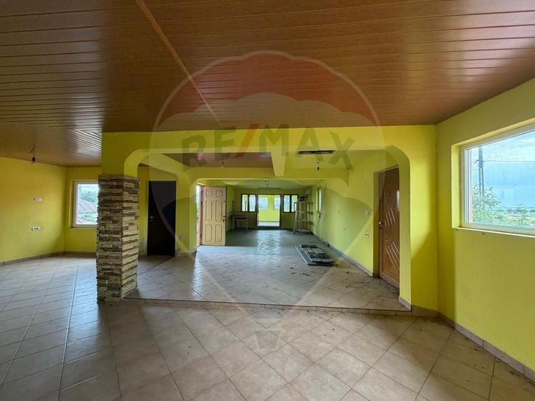 Casa si spatiu comercial (P+1 ) de vanzare