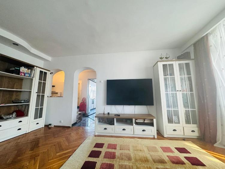 Proprietar inchiriez ap 3 camere Titan Parc Bloc H Parcare inclusa