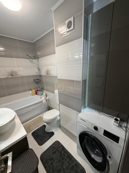 Apartament cu 3 camere de vânzare, 62 mp, zona Sub Cetate!