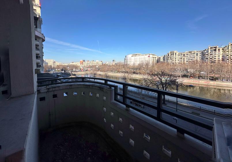 3 camere Piața Unirii | vedere deschisă către Dâmbovița | 2 băi | 3 balcoane