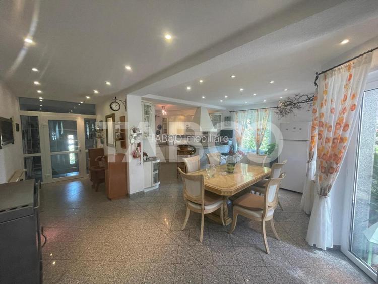 Casa deosebita  de vanzare 453 mp utili si curte 528 mp in Avrig - 5