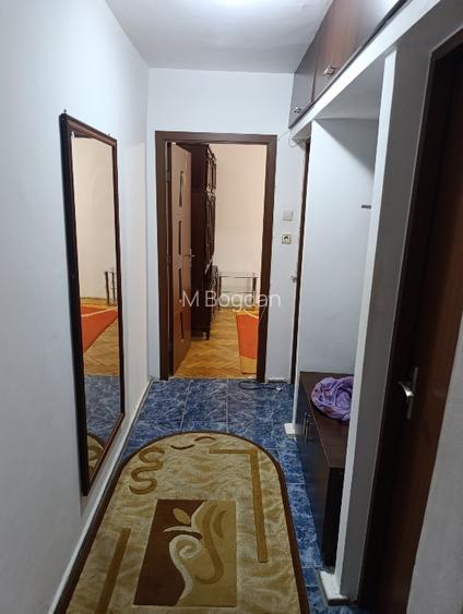 Persoana fizica închiriez apartament cu 3 camare  - 5