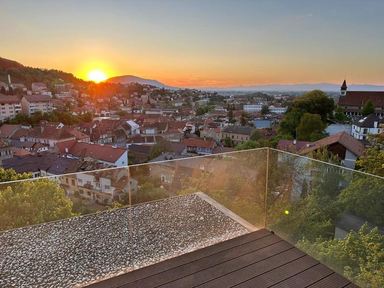 Proprietate unica tip vila, ultra central, S+P+2E, lift, priveliste peisagistica