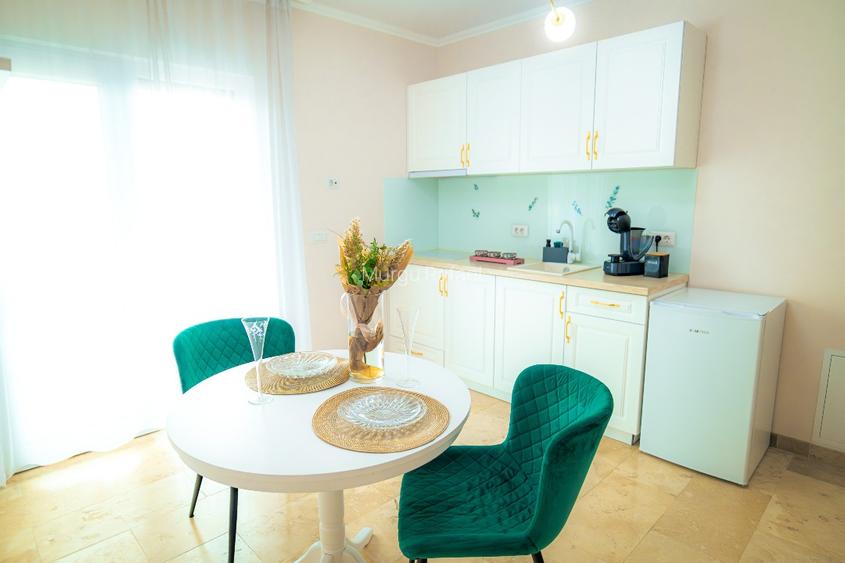 VAND 1/2 CLADIRE CU 6 APARTAMENTE  - 3