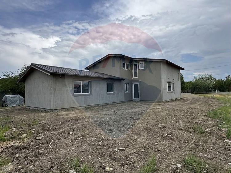 Casă / Vilă cu 6 camere de vânzare