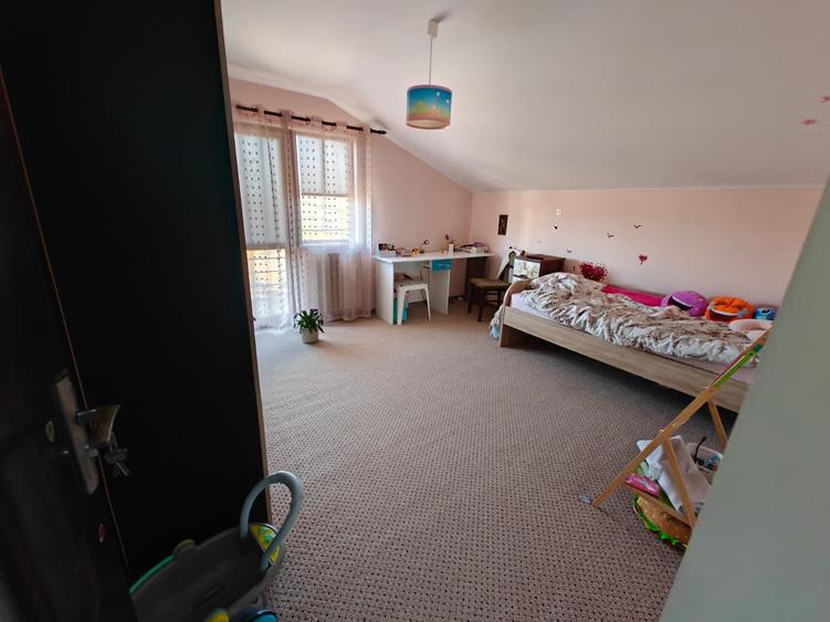 Casa de vanzare 4 camere, 900mp teren in zona Hlincea!!!