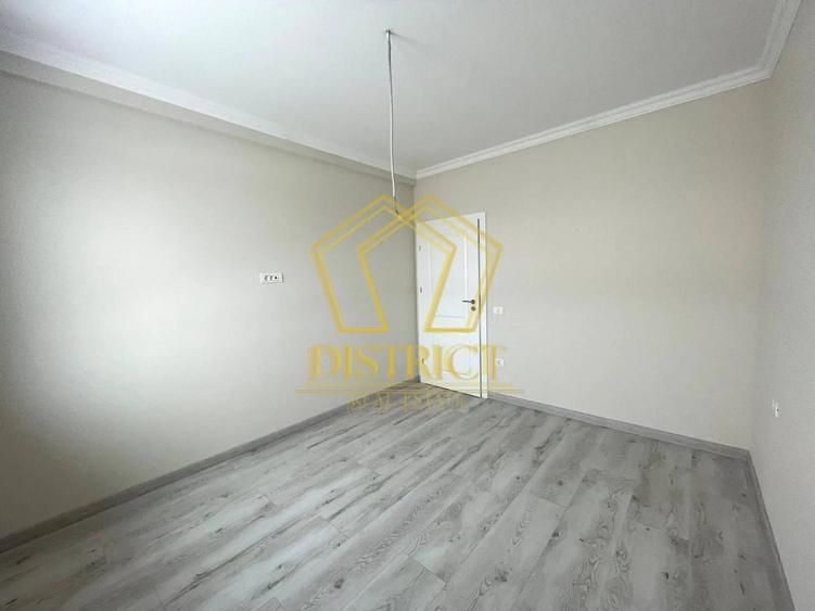 Casa despărțită prin garaj cu 5 camere | Giroc