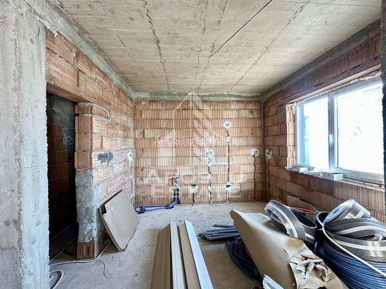 Jumatate de duplex cu 5 camere despartit prin garaj, 131 mp utili - 5