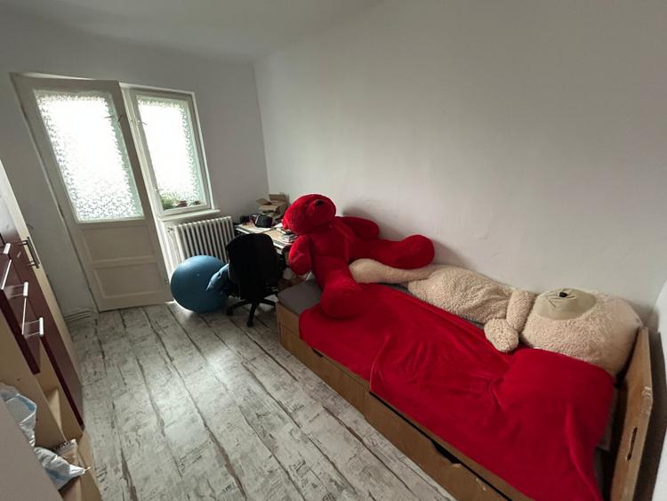 Apartament cu 4 camere, 2 bai, 2 balcoane, parcare si boxa - Cetate