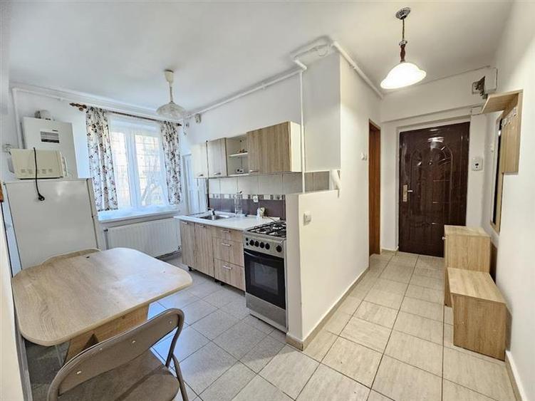 Inchiriere apartament 2 camere zona 7 Noiebrie etaj 1