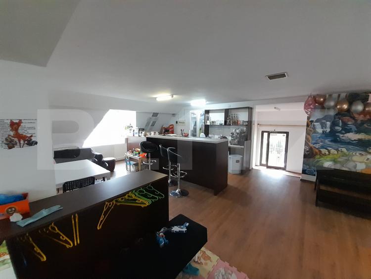 Casa cu spalatorie auto si mansarda spatiu locuinta/afacere, zona Judecatorie