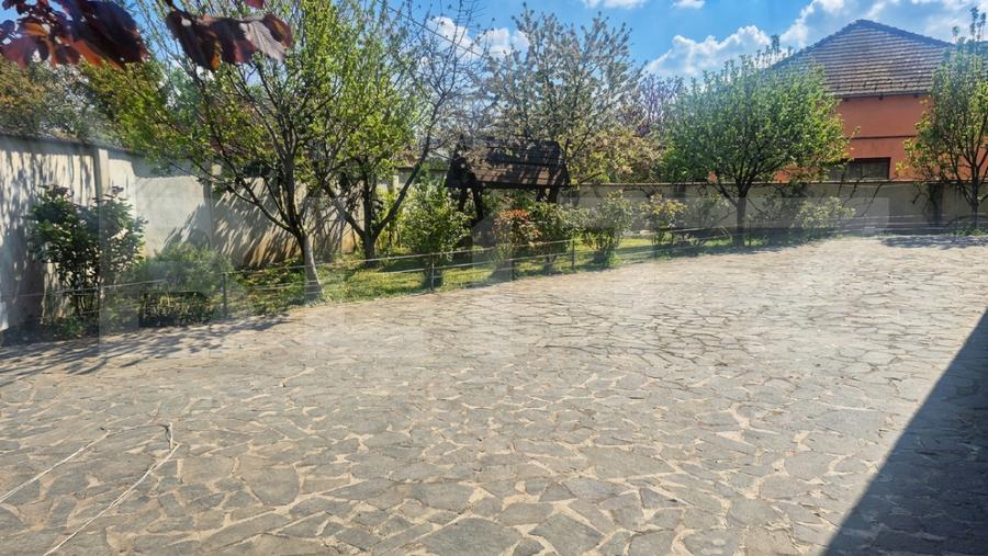 Casa 3 dormitoare de vanzare, 236 mp, teren 525 mp, Semicentral