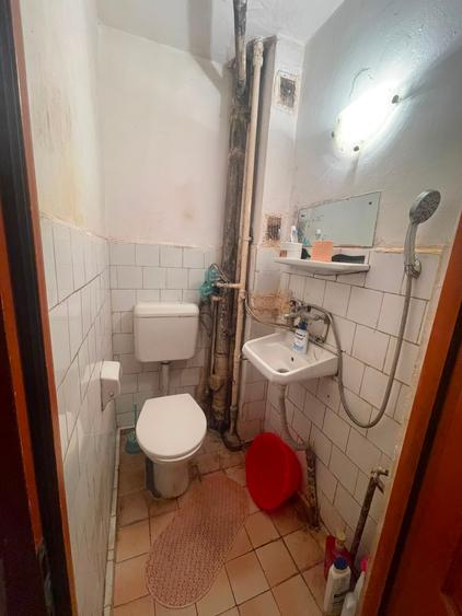 Garsoniera, in bloc de apartamente, zona Podu de Piatra